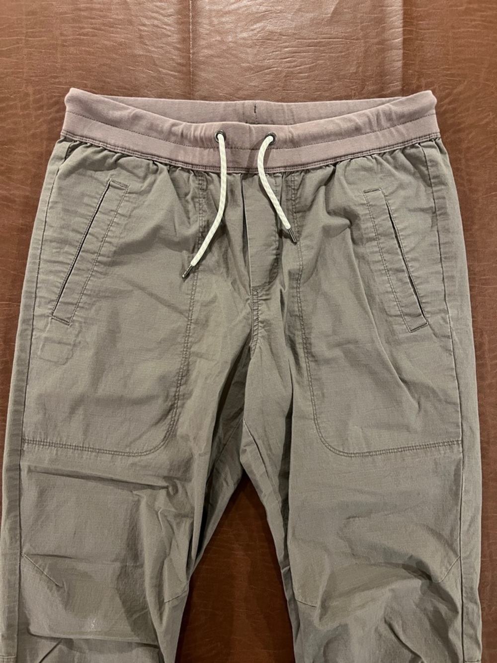 Vuori Men’s Ripstop Traveler Jogger Gray Pants - Size Large